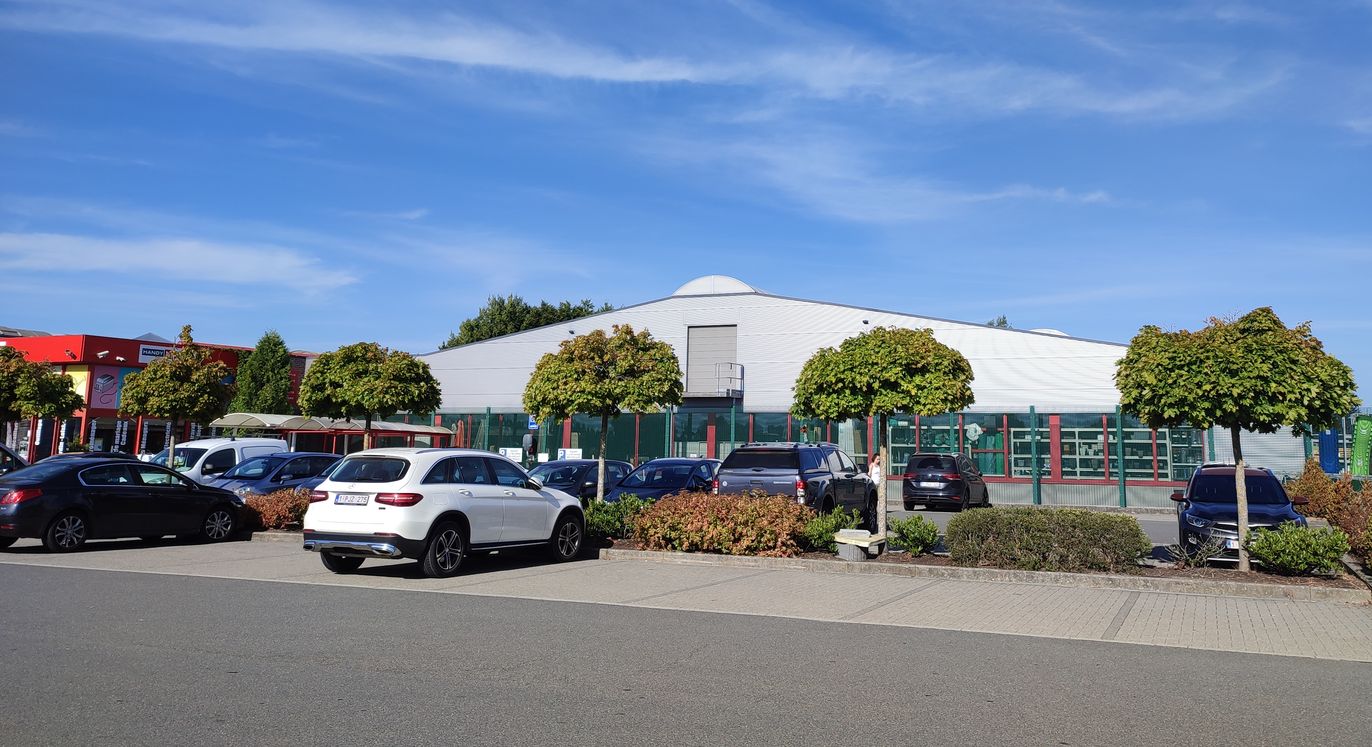 architecte Kaiser realisation hall commercial Bastogne